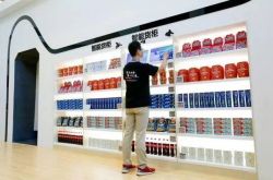 麦卡：格拉利什在球场上喜欢夸张表演，球员们“都想踢他”